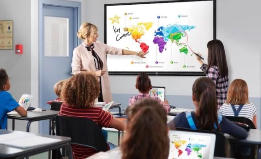 Top 5 Benefits Of Using Interactive Flat Panels In Schools And Colleges